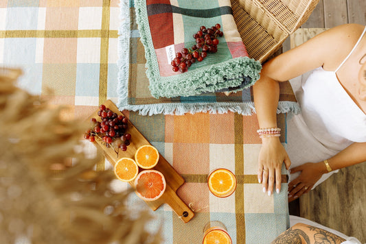 Sólsse Rug being used as a tablecloth for a picnic lunch